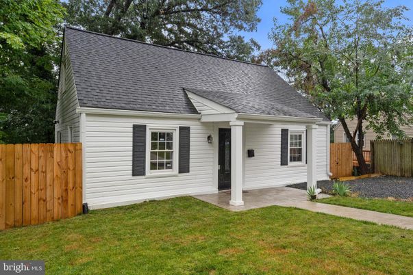 Exterior, Facade, Cape Cod