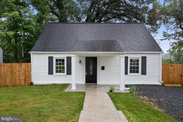 Exterior, Facade, Cape Cod