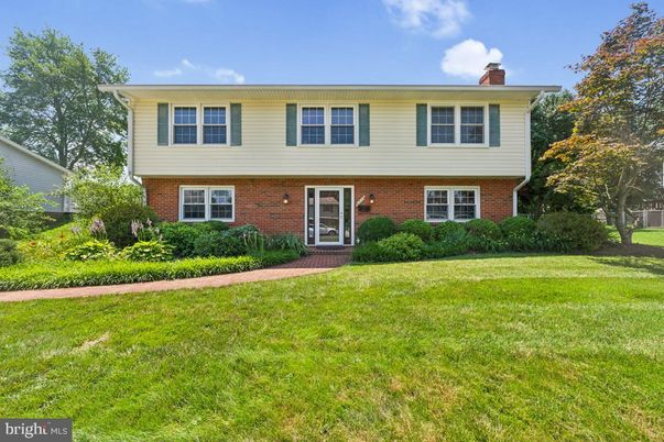 Exterior, Facade, Brick Facade, Split Level