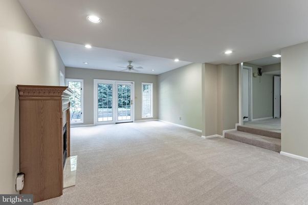 Empty room, Interior, Recessed Lighting