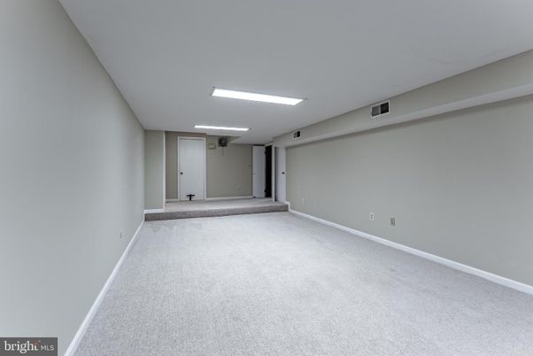 Empty room, Interior, Recessed Lighting