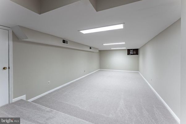 Empty room, Interior, Recessed Lighting