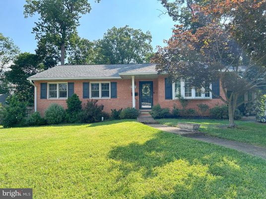 Exterior, Facade, Brick Facade, Ranch