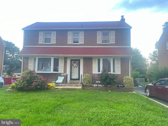 Exterior, Facade, Brick Facade, American Foursquare