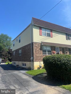 Exterior, Facade, Brick Facade, Rowhouse