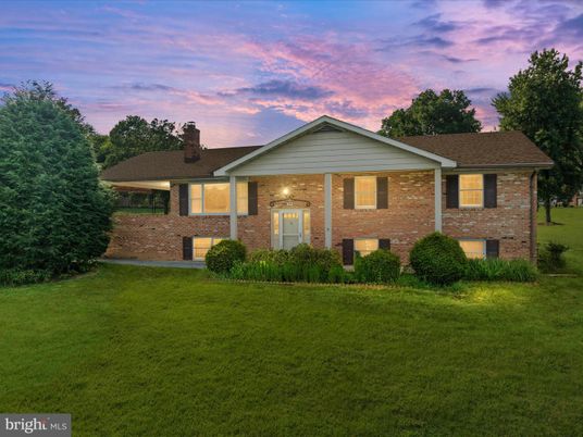 Backyard, Exterior, Facade, Brick Facade, Split Level