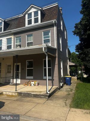 Exterior, Facade, American Foursquare