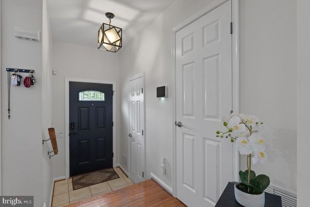Interior, Pendant Lights, Wood Texture Flooring