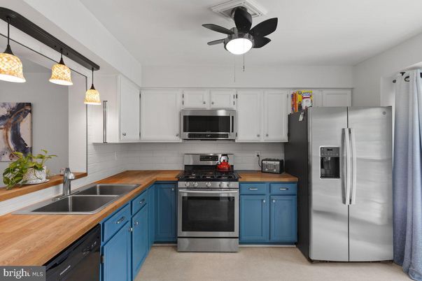 Interior, Kitchen, Pendant Lights, Stainless Steel Appliances