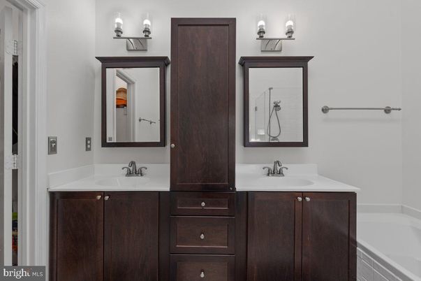Bathroom, Dual Sink Vanities, Interior