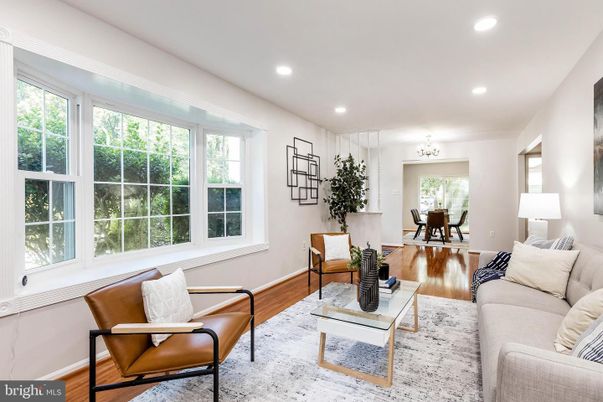 Chandelier, Dining room, Interior, Living room, Recessed Lighting, Wood Texture Flooring