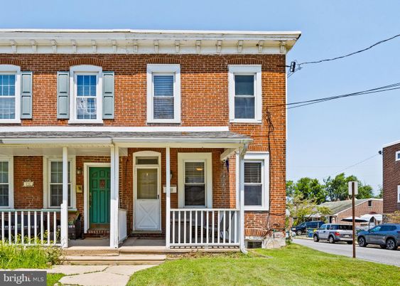 Exterior, Facade, Brick Facade, Georgian