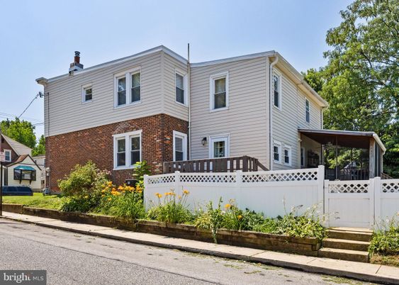 Exterior, Facade, Brick Facade, Rowhouse