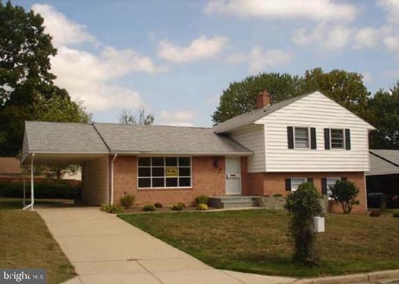 Attached, Exterior, Facade, Brick Facade, Split Level