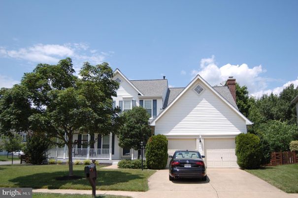 Attached, Exterior, Facade, Farmhouse