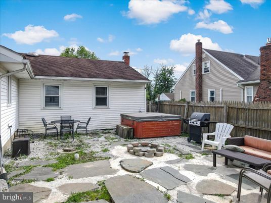 Backyard, Exterior, Hot Tub