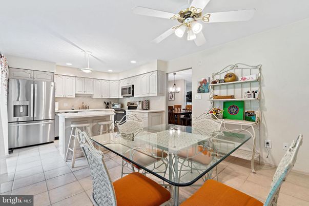 Dining room, Interior, Kitchen, Pendant Lights, Recessed Lighting, Stainless Steel Appliances