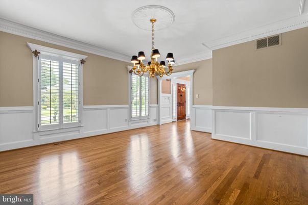 Chandelier, Empty room, Interior, Wood Texture Flooring
