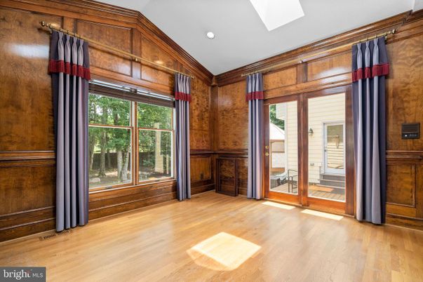 Empty room, Interior, Recessed Lighting, Wood Texture Flooring, Wooden Walls