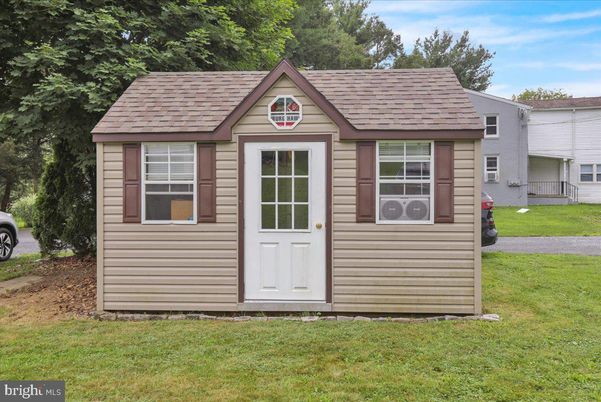 Exterior, Facade, Cape Cod