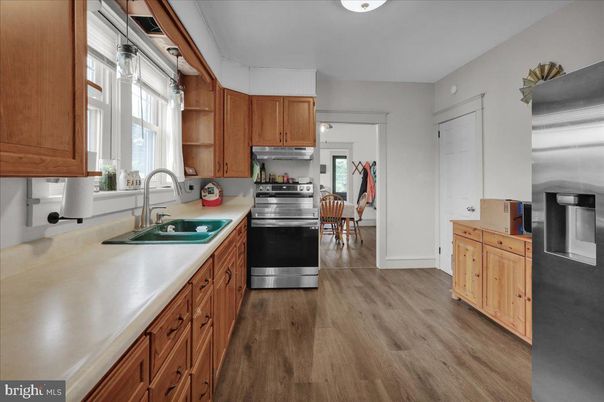 Dining room, Interior, Kitchen, Stainless Steel Appliances, Wood Texture Flooring