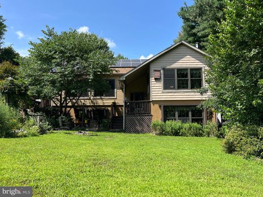Backyard, Exterior, Facade, Split Level