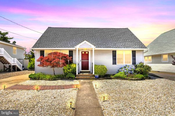 Exterior, Facade, Cape Cod