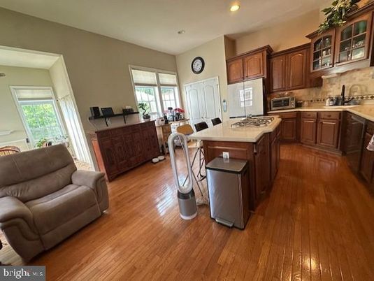 Interior, Kitchen, Living room, Recessed Lighting, Wood Texture Flooring