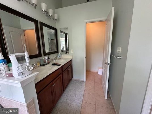 Bathroom, Dual Sink Vanities, Interior