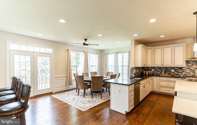 Dining room, Interior, Kitchen, Recessed Lighting, Wood Texture Flooring