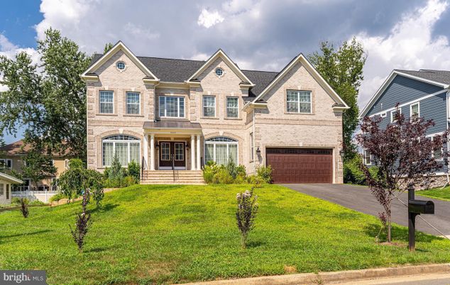 Attached, Exterior, Facade, Brick Traditional