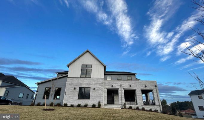 Exterior, Facade, Farmhouse