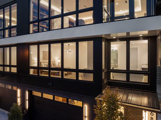 Exterior, Facade, Modern