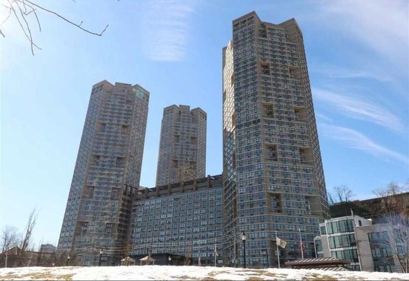 Exterior, Facade, Condo Building