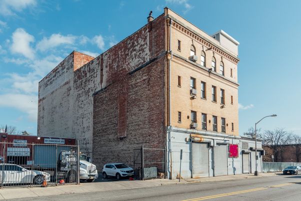 Exterior, Facade, Highrise