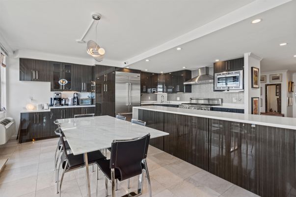 Dining room, Interior, Kitchen, Pendant Lights, Recessed Lighting, Stainless Steel Appliances