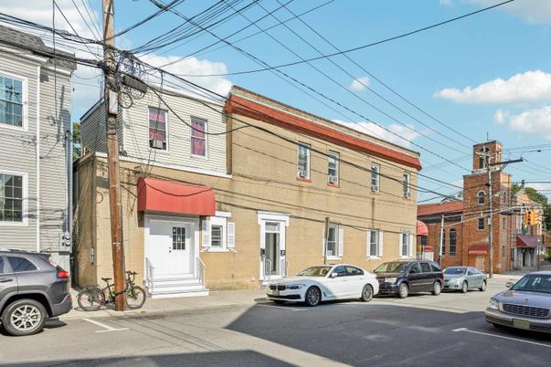 Exterior, Facade, Brick Facade, Rowhouse