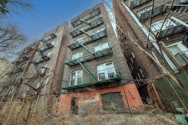 Exterior, Facade, Brick Facade, Rowhouse