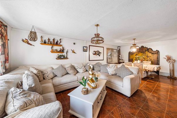 Dining room, Interior, Living room, Pendant Lights