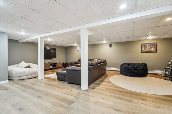 Interior, Living room, Recessed Lighting, Wood Texture Flooring