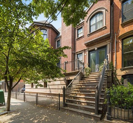 Exterior, Facade, Brick Facade, Rowhouse