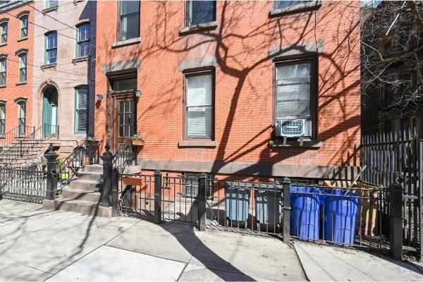 Exterior, Facade, Brick Facade, Rowhouse