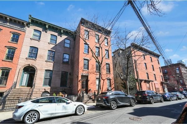 Exterior, Facade, Brick Facade, Rowhouse