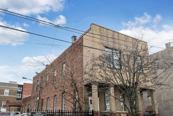 Exterior, Facade, Brick Facade, Rowhouse
