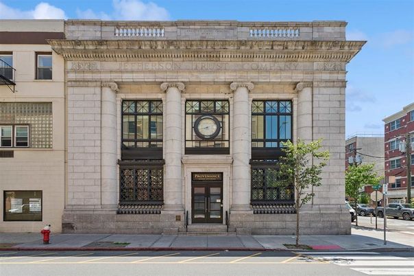 Exterior, Facade, Chicago School