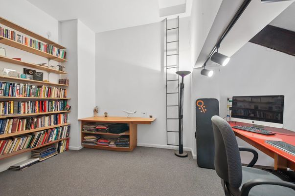Home Office, Interior