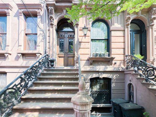 Exterior, Facade, Brownstone