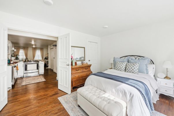 Bedroom, Interior, Kitchen, Stainless Steel Appliances, Wood Texture Flooring