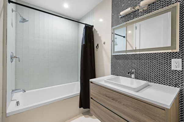 Bathroom, Interior, Recessed Lighting