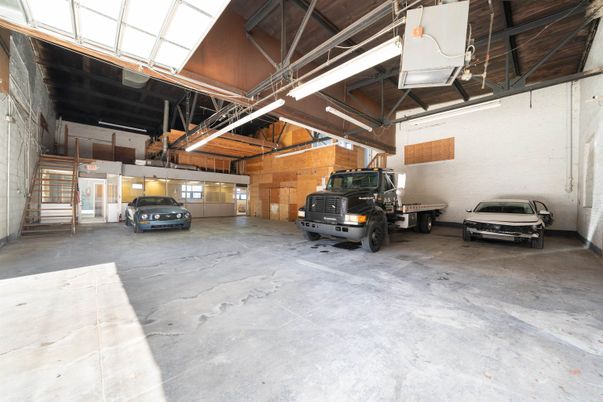 Garage, Interior, Stone Walls
